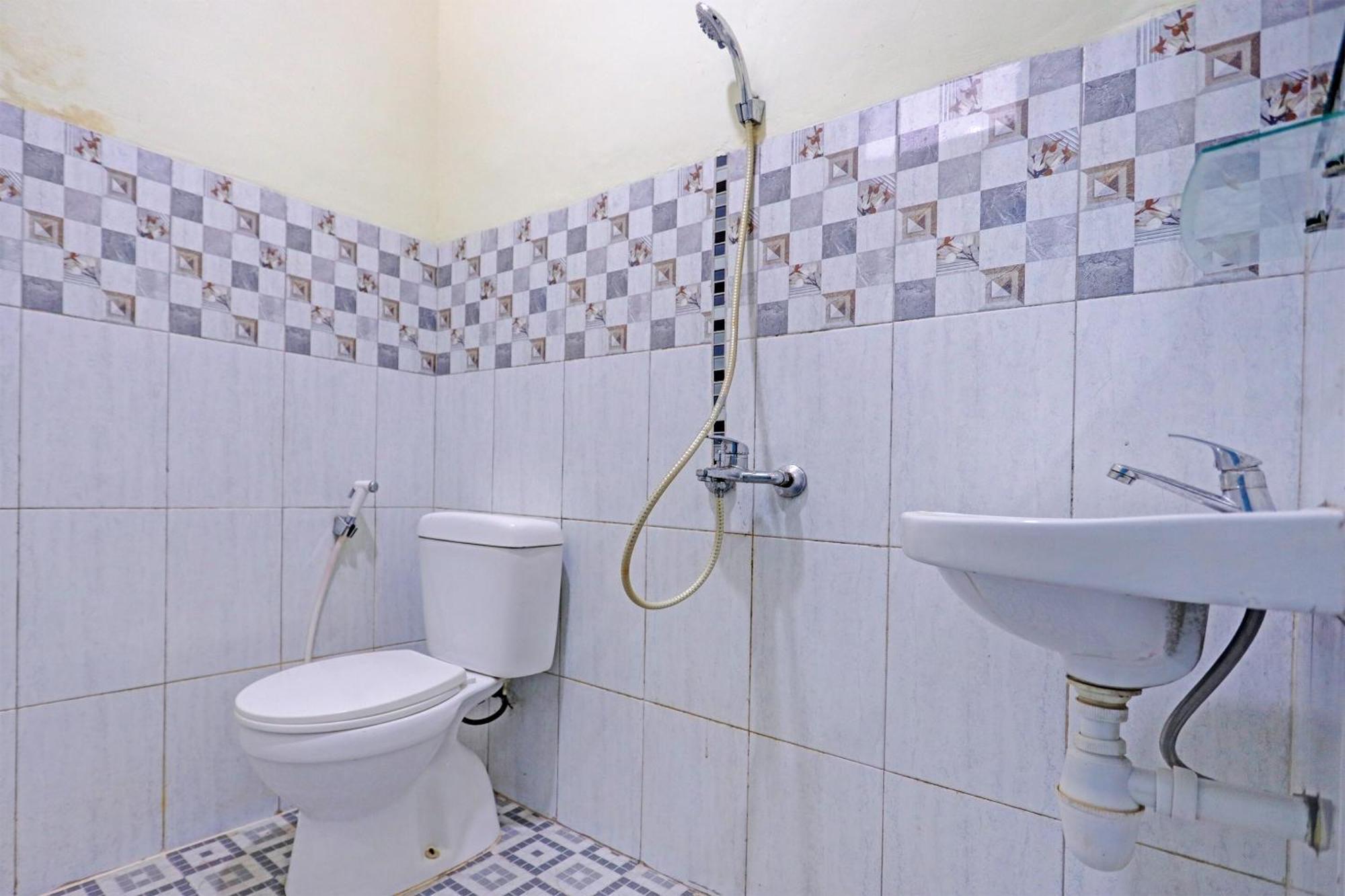 Oyo 92322 Hasan House Syariahnearpelabuhan Feri Harbor Bay Нагоя Экстерьер фото
